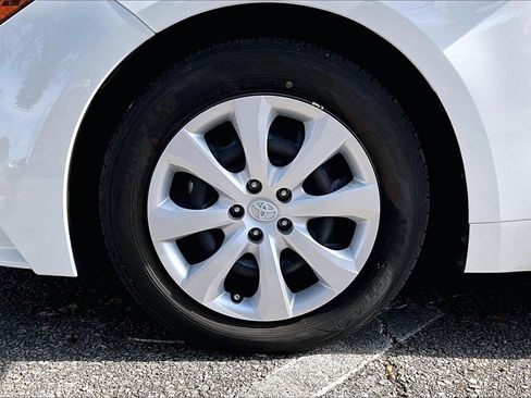 Used 2023 Toyota Corolla LE image 31