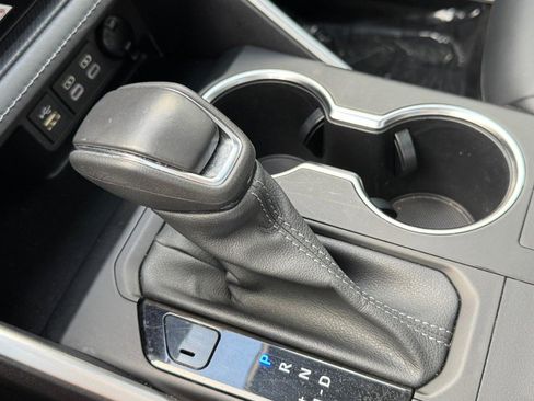 Used 2023 Toyota Highlander FWD image 20