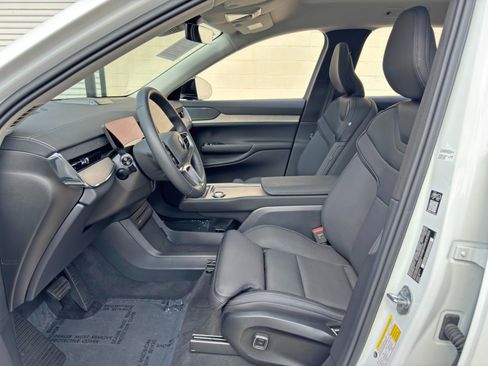 Used 2025 Volvo EX90 Ultra AWD/4WD image 17