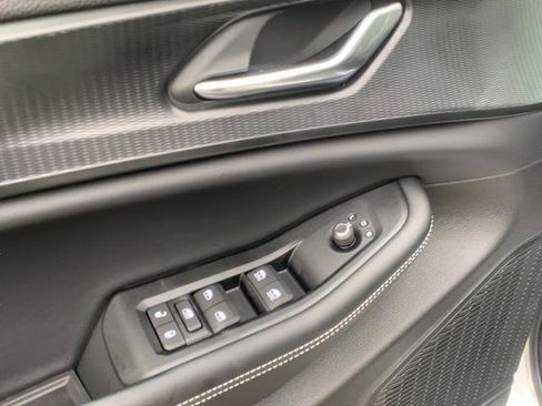 New 2025 Jeep Grand Cherokee L Laredo image 16