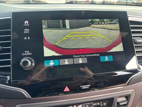 Used 2025 Honda Passport EX-L image 17