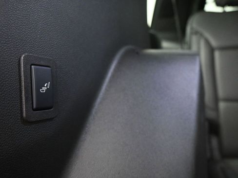 Used 2025 GMC Yukon Denali image 24