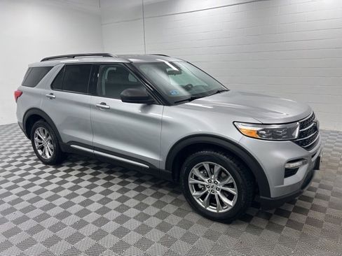 Used 2021 Ford Explorer XLT w/ Equipment Group 202A image 4