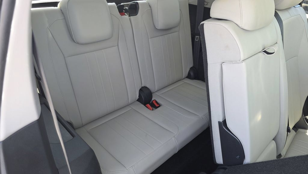 Used 2024 Volkswagen Tiguan SE FWD image 9