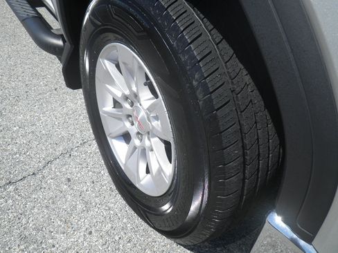 Used 2019 GMC Sierra 1500 SLE w/ SLE Value Package AWD/4WD image 9