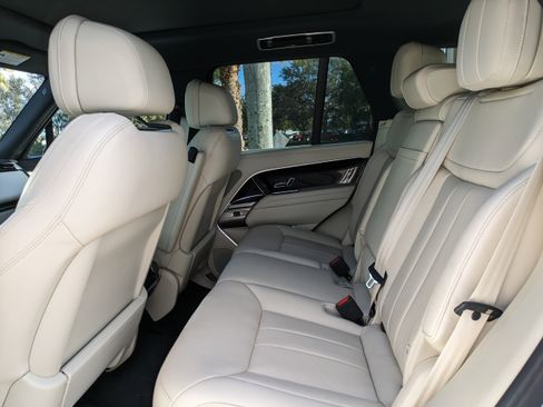 Used 2023 Land Rover Range Rover SE image 13