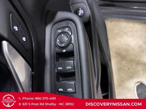 Used 2024 GMC Terrain SLT AWD/4WD image 12