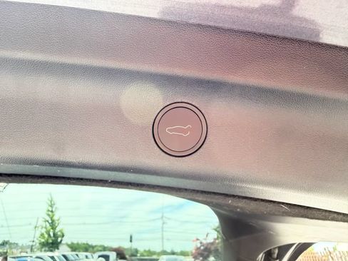 Used 2023 Tesla Model Y 2WD image 36
