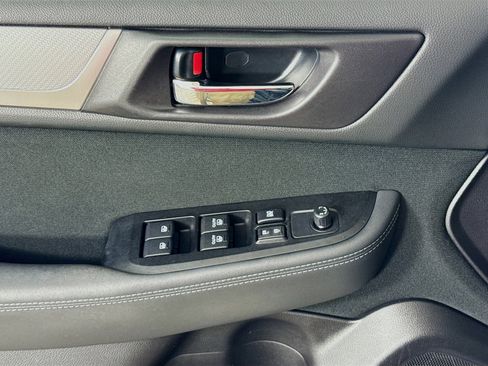 Used 2016 Subaru Outback 2.5i Premium image 11