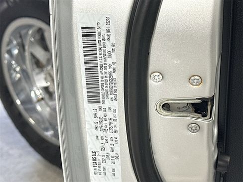 Used 2017 RAM 2500 SLT image 28