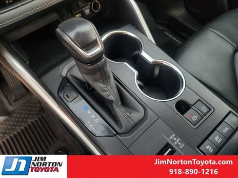 Used 2020 Toyota Highlander XLE AWD/4WD image 20