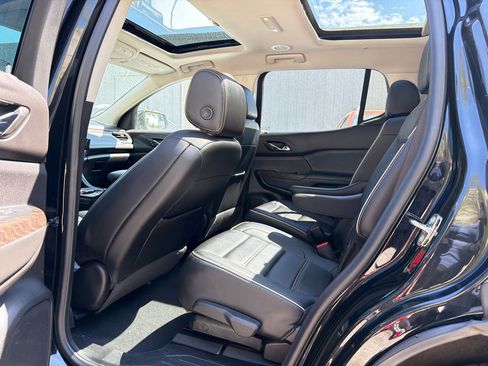 Used 2022 GMC Acadia Denali w/ Denali Ultimate Package AWD/4WD image 18
