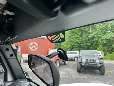 Used 2015 Jeep Wrangler Sport AWD/4WD image 29