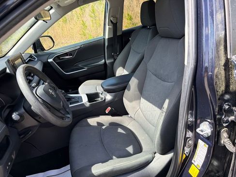 Used 2022 Toyota RAV4 XLE image 9