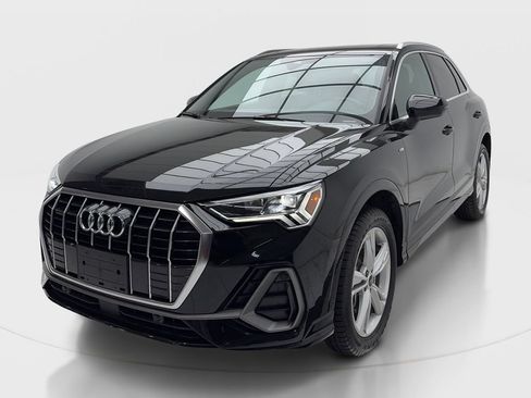 Used 2023 Audi Q3 2.0T Premium w/ Convenience Package AWD/4WD image 4