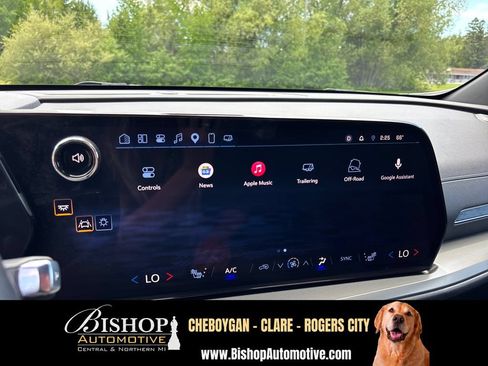 Used 2025 Chevrolet Traverse LT w/ Driver Confidence Package AWD/4WD image 31