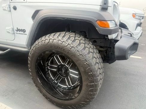 Used 2020 Jeep Gladiator Sport w/ Quick Order Package 24S image 4