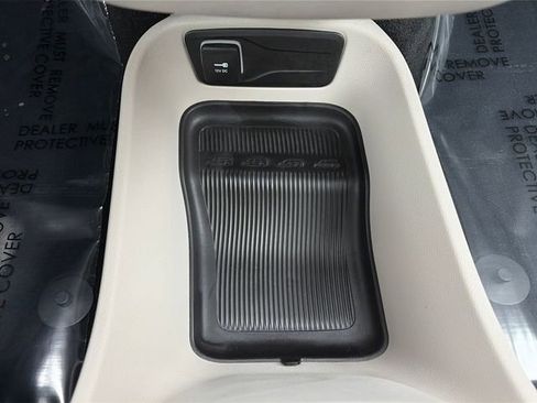 Used 2024 Chrysler Pacifica Touring-L image 56