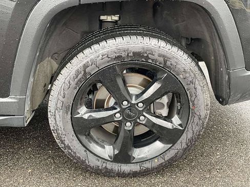 Used 2024 Jeep Grand Cherokee L Limited w/ Luxury Tech Group II AWD/4WD image 4