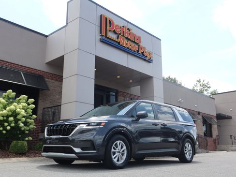 Used 2023 Kia Carnival LX FWD image 28