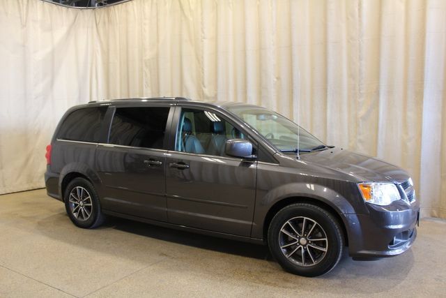 Used 2017 Dodge Grand Caravan SXT FWD image 1