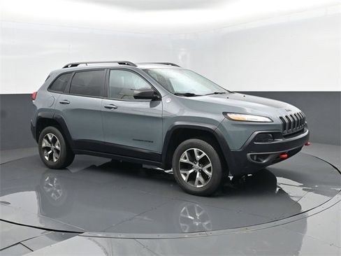 Used 2015 Jeep Cherokee Trailhawk w/ Comfort/Convenience Group image 3