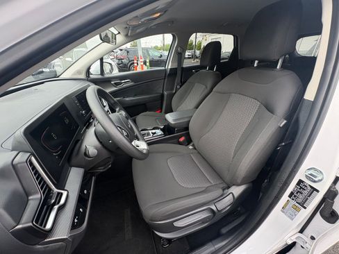 Used 2025 Kia Sportage LX FWD image 35