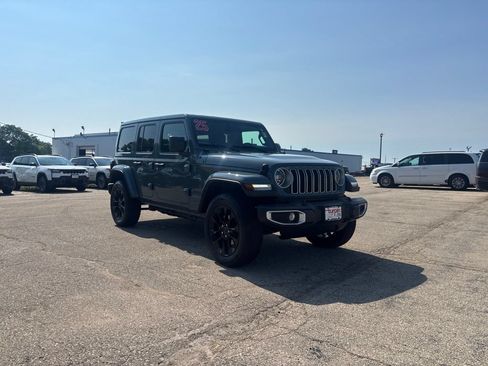 Used 2025 Jeep Wrangler Unlimited Sahara w/ Safety Group AWD/4WD image 7
