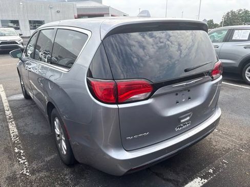 Used 2019 Chrysler Pacifica Touring Plus FWD image 4