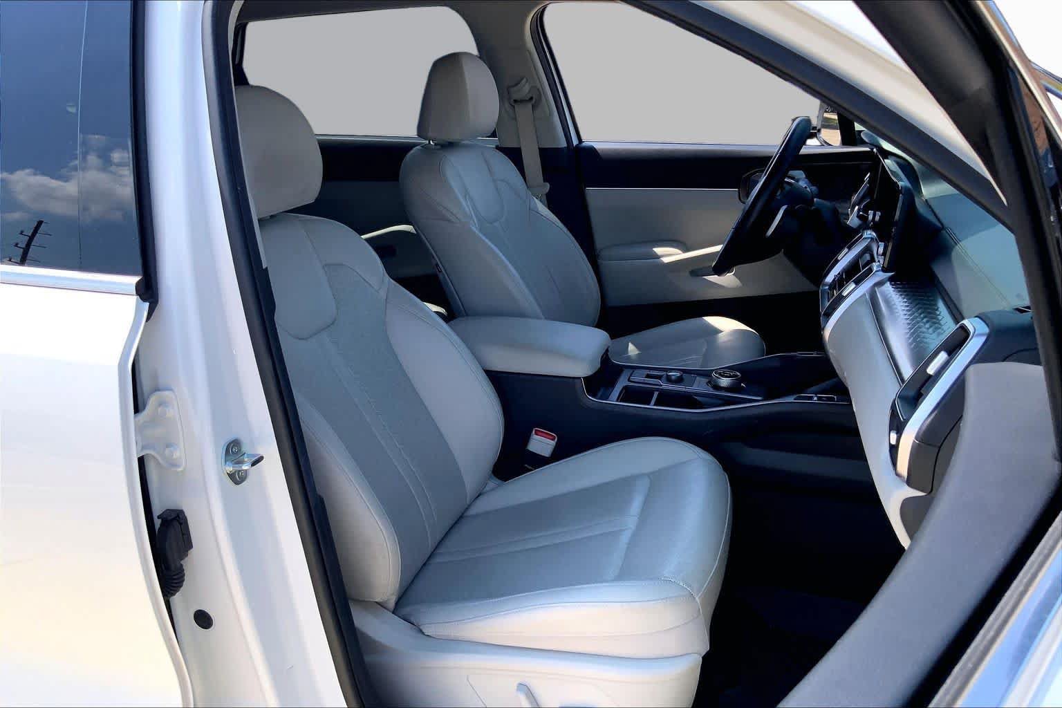 Used 2024 Kia Sorento EX AWD/4WD image 9