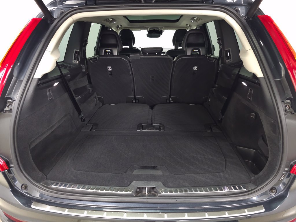 Used 2022 Volvo XC90 T6 Momentum w/ Climate Package AWD/4WD image 8
