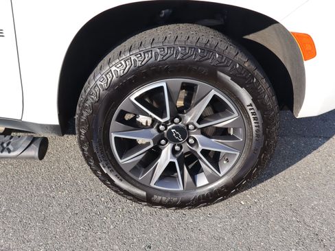 Used 2023 Chevrolet Tahoe Z71 w/ Luxury Package AWD/4WD image 41