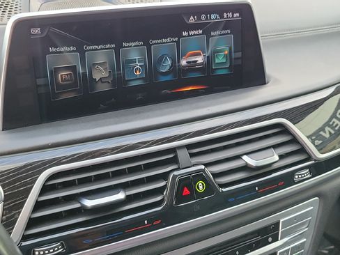 Used 2017 BMW 750i RWD image 22
