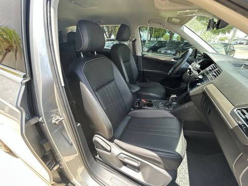 Used 2023 Volkswagen Tiguan SE FWD image 32