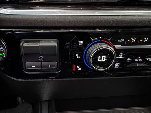 Certified 2022 Chevrolet Silverado 1500 LTZ w/ LTZ Premium Package image 24