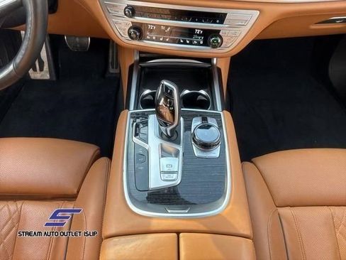 Used 2022 BMW 750i xDrive w/ Executive Package AWD/4WD image 28