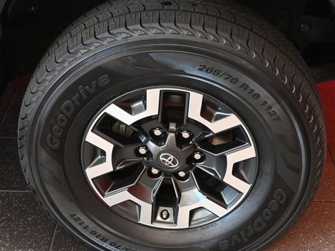 Certified 2020 Toyota Tacoma TRD Off-Road image 6