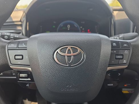 Used 2025 Toyota Camry LE FWD image 21