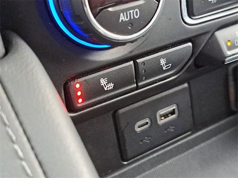 Used 2023 Chevrolet Suburban LT image 16