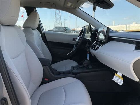 Used 2026 Toyota Corolla Cross L image 16