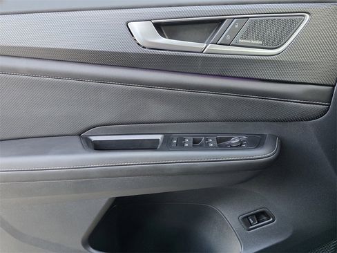 Used 2025 Volkswagen Atlas Cross Sport SEL Premium R-Line image 18