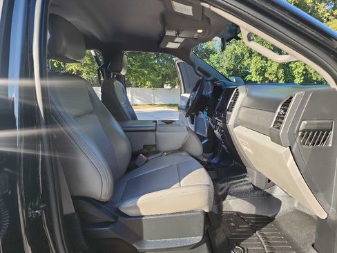 Used 2018 Ford F250 XL w/ Power Equipment Group image 38