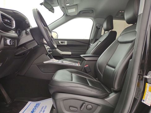 Used 2022 Ford Explorer XLT w/ Equipment Group 202A image 9