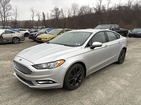 Used 2018 Ford Fusion SE w/ Equipment Group 201A image 4