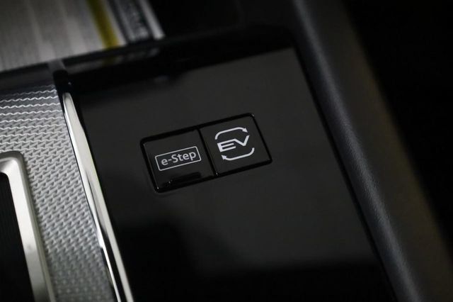 New 2026 Nissan Rogue Platinum AWD/4WD image 17