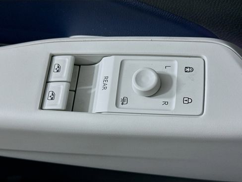 Used 2023 Volkswagen ID.4 Pro S AWD/4WD image 15