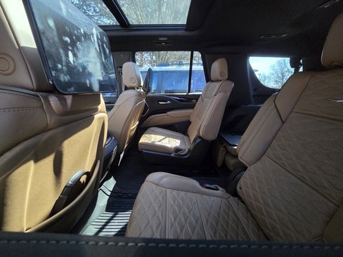 Used 2023 Cadillac Escalade Sport w/ LPO, ONYX Package image 6