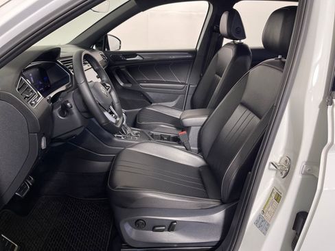 Used 2022 Volkswagen Tiguan SE R-Line image 12