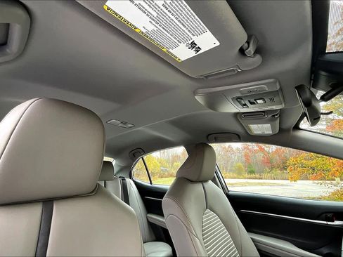 Used 2023 Toyota Camry SE image 13