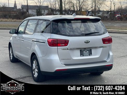 Used 2019 Kia Sedona L FWD image 6
